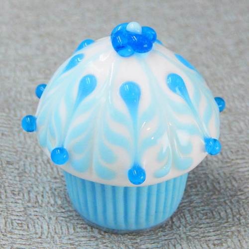 Click to view detail for HG-206 Mini-Cupcake Patterned Blueberry & White Choc $68